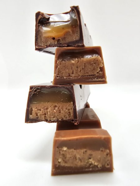 Barre chocolatée chocolat noir - Praliné et caramel beurre salé – Image 2